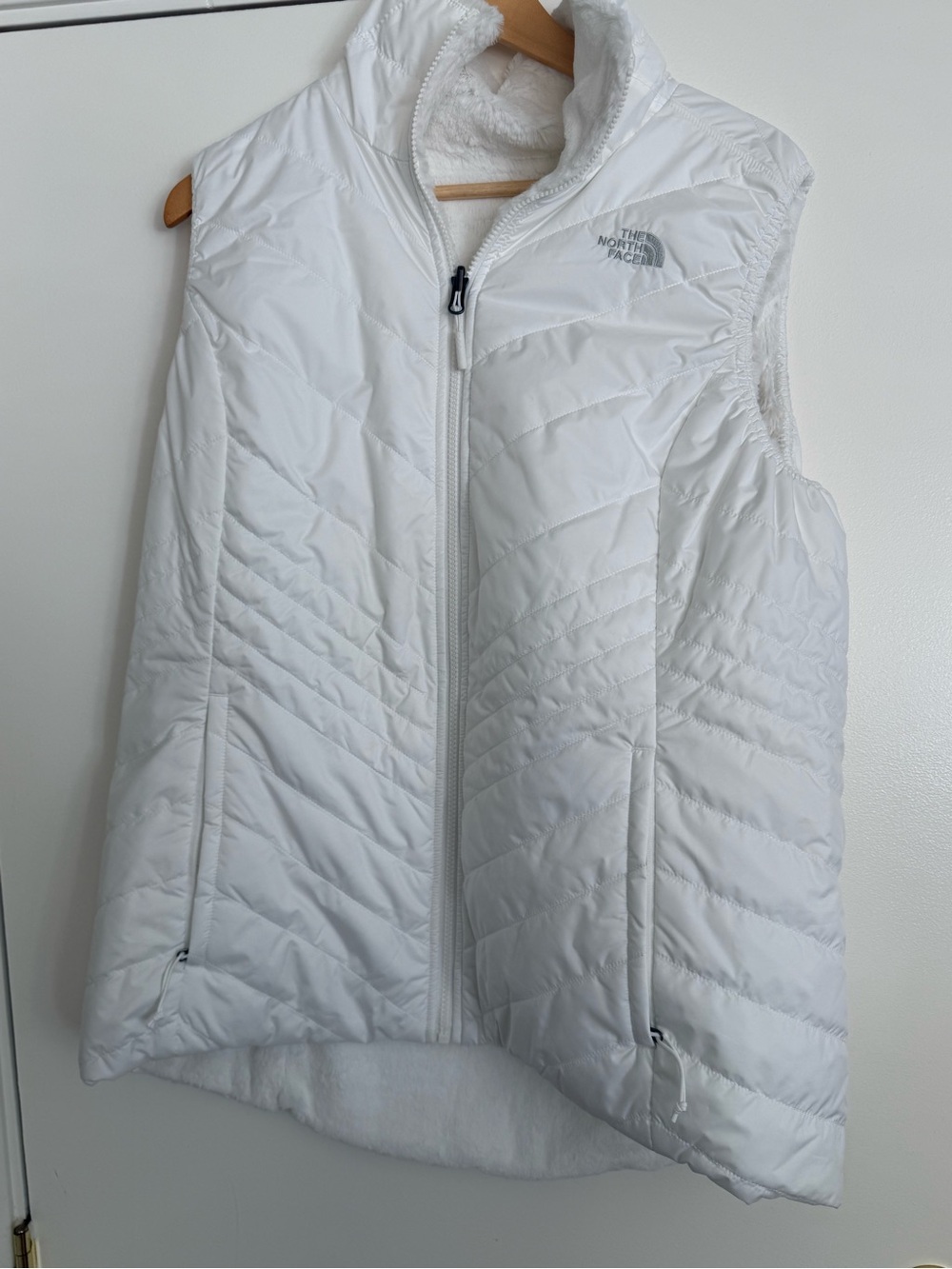 The North Face reversible fleece lined Women's White Quilted Faux-Sherpa Vest